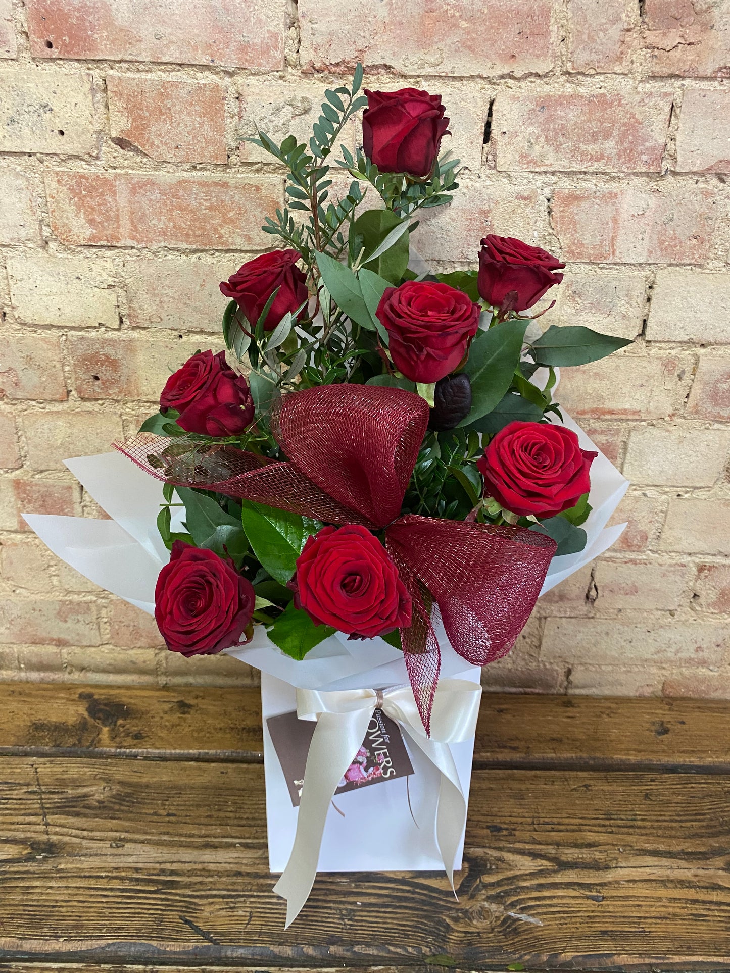 Daisy 8 Large Stems Red Rose Bouquet.